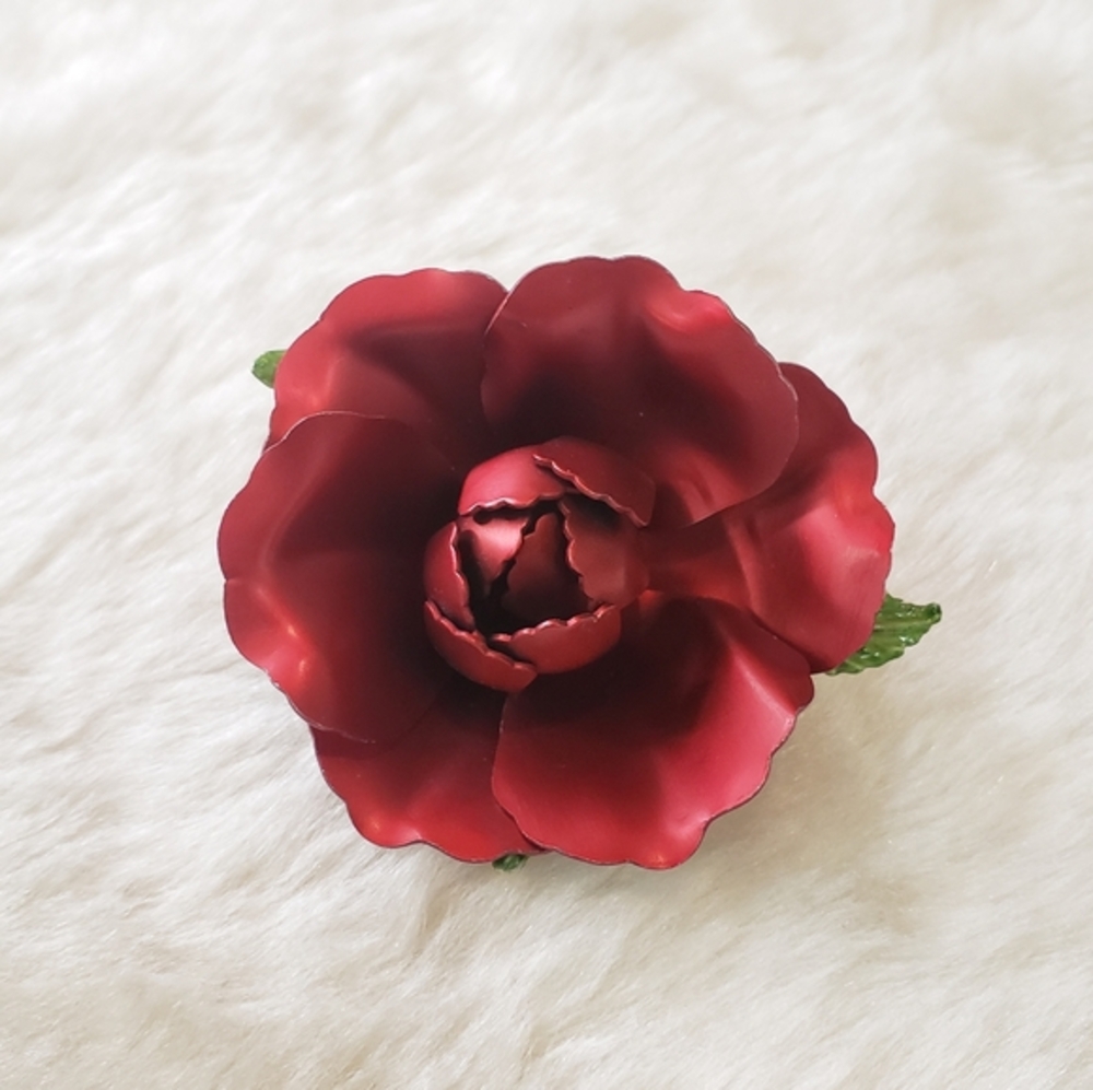 VINTAGE Matte Red 3D Camelia Brooch Green Enameled Leaves